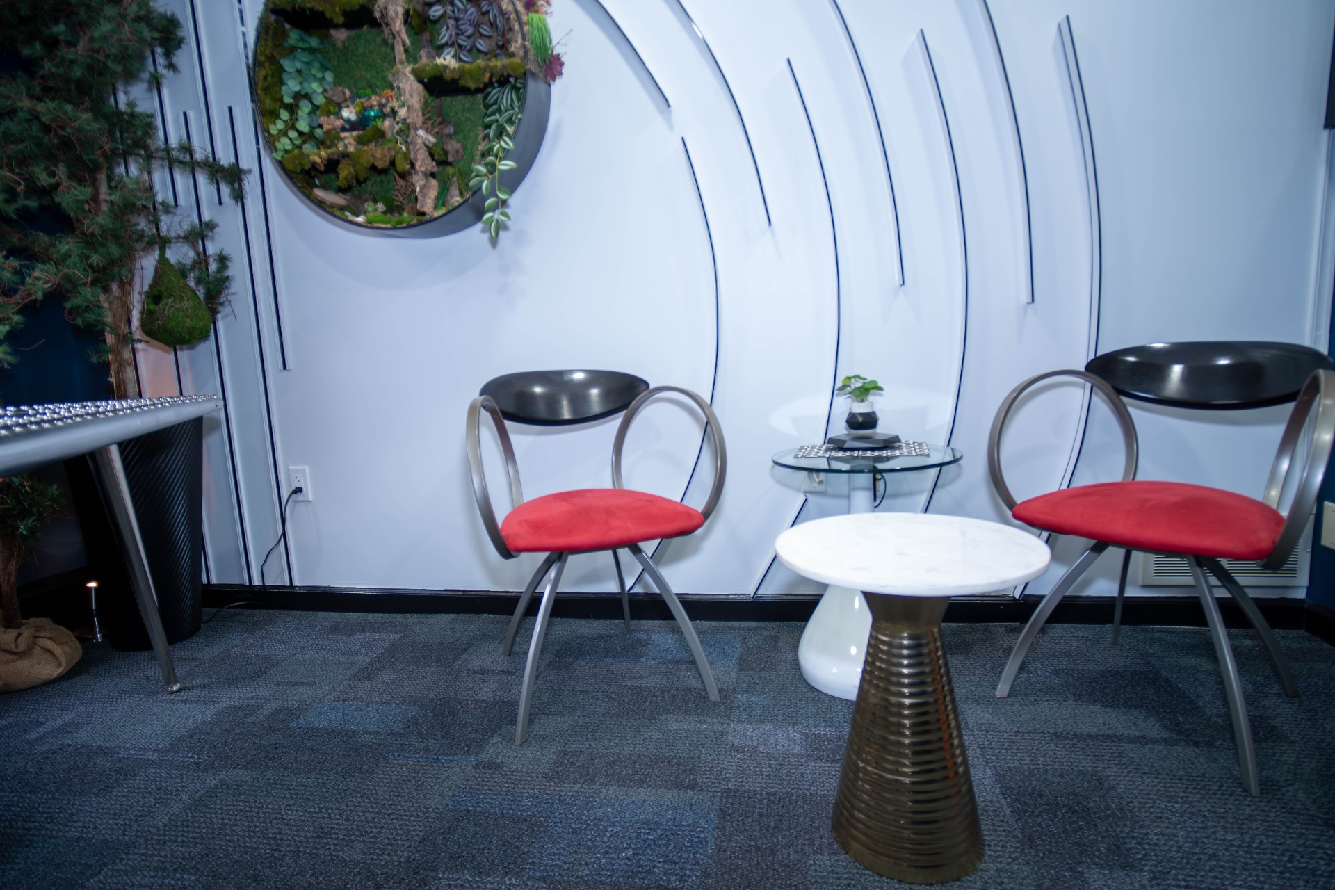 Conversation corner with sculptural chairs and living wall art